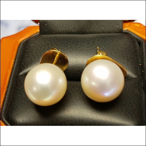 $1,000-$2,000 South Sea Pearl Earrings & Diamond Pendant Set 14k