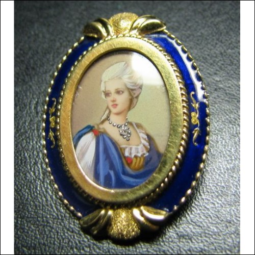 $3,000 ESTATE CORLETTO 1/6OZ 18K HAND PAINTED LADY BROOCH $1NR